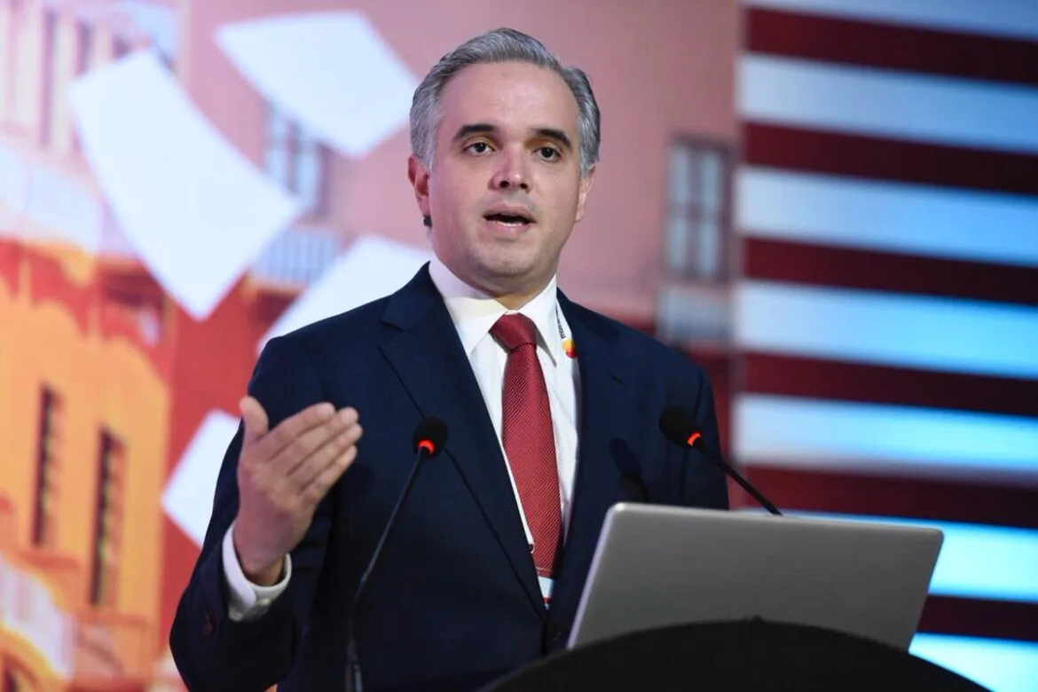 Ministerio de Educación corrige datos sobre matrícula de estudiantes extranjeros