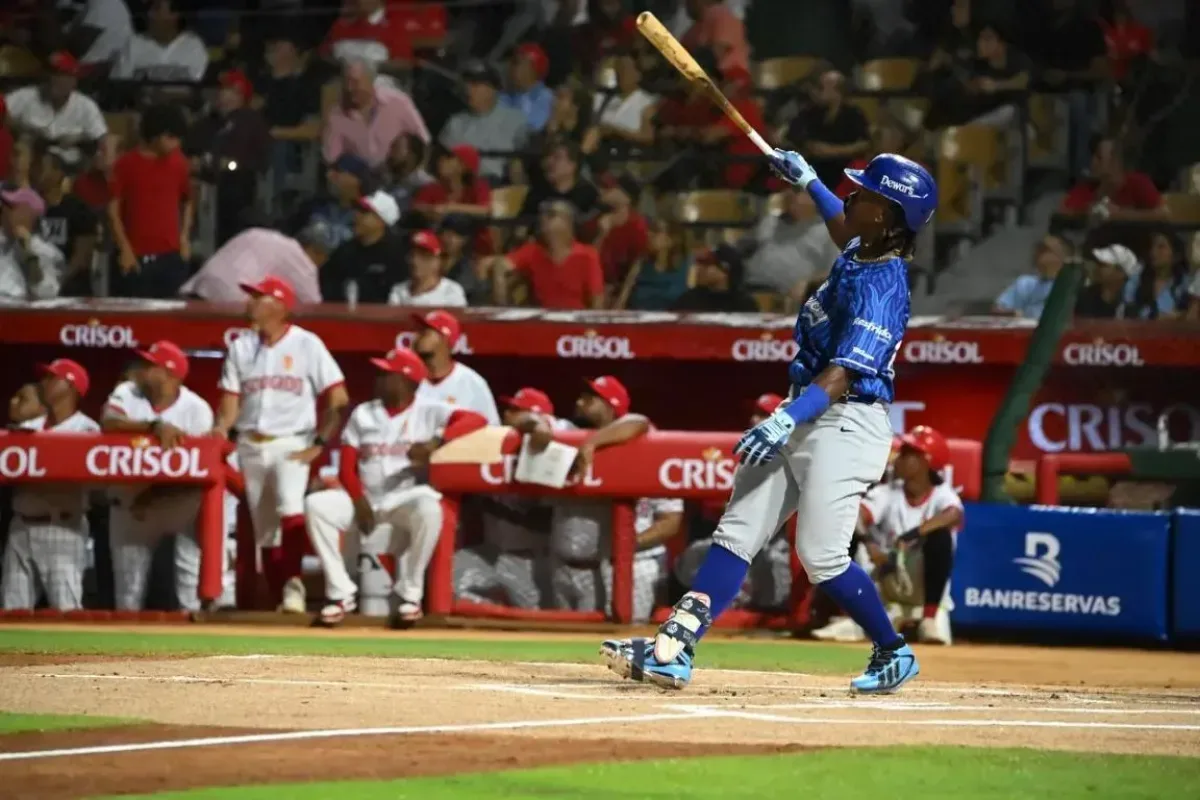 Jesús Madé debuta con jonrón histórico y lidera triunfo 12-2 de los Tigres del Licey