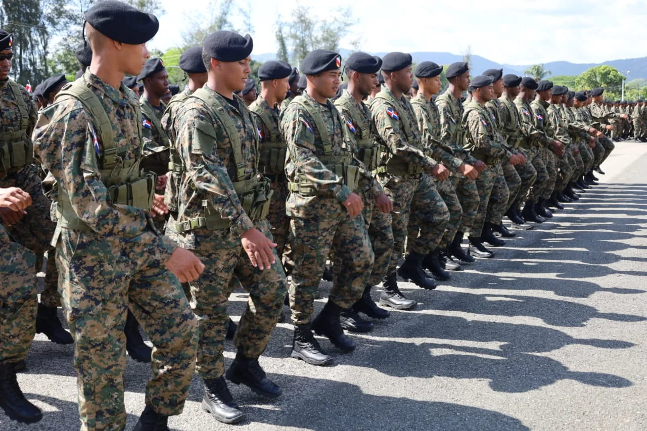Constitución dominicana mantiene vigente el deber de servicio militar desde 1966
