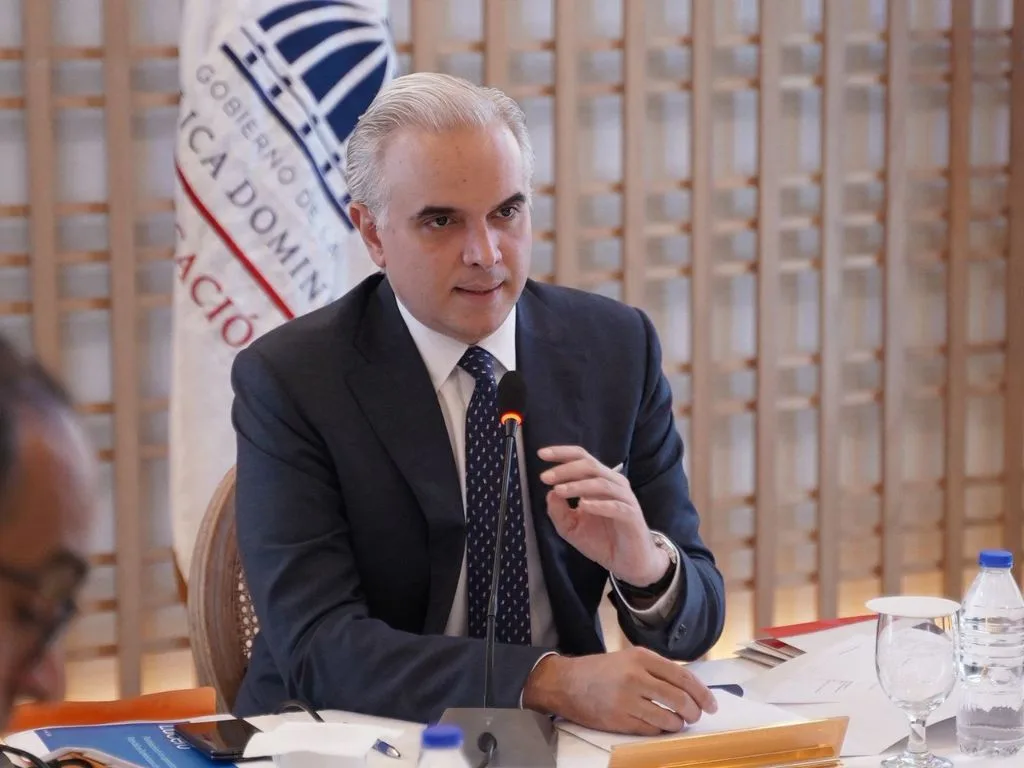 Ministro de Educación anuncia cambios estructurales para el inicio del año escolar