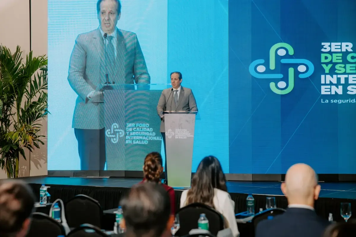 Ministro Atallah destaca calidad, seguridad e innovación como pilares del sistema de salud dominicano