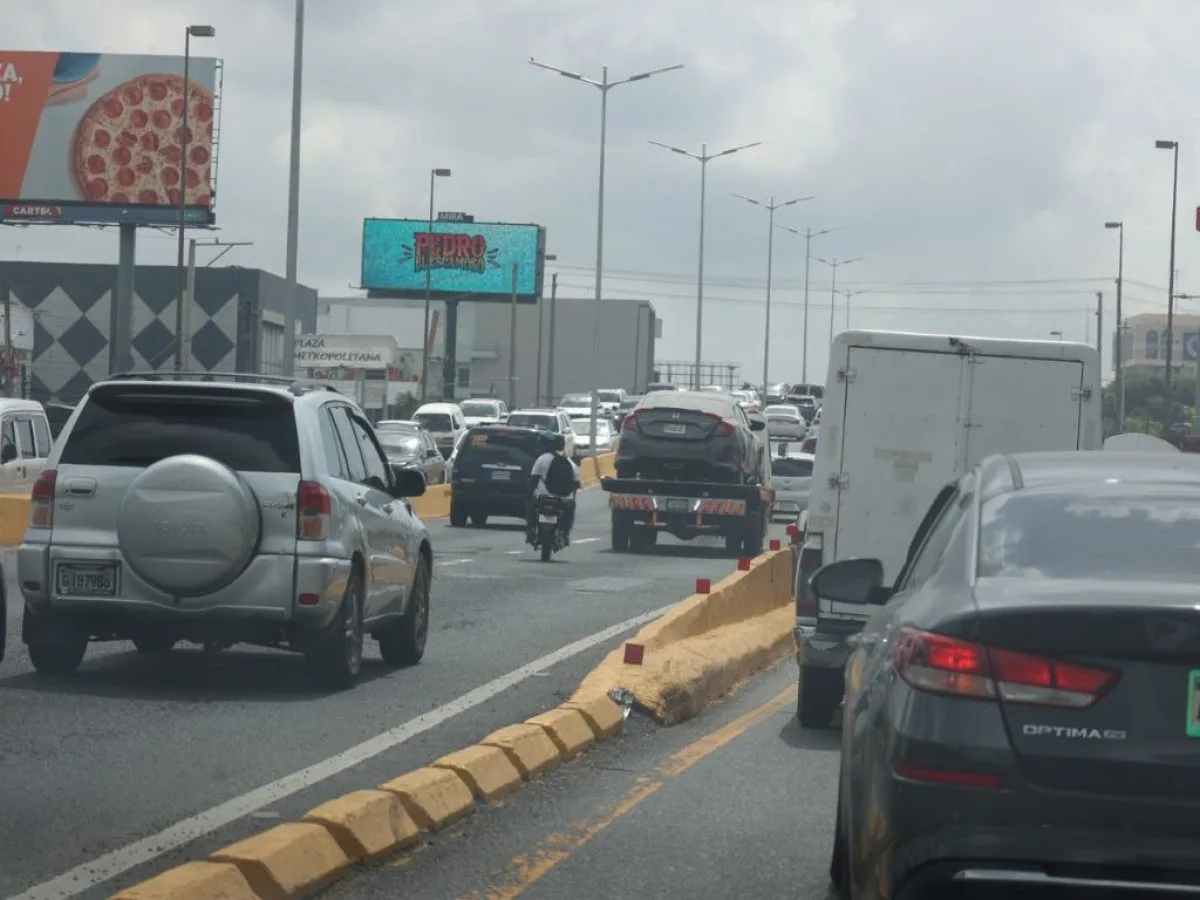 Infracciones de tránsito afectan movilidad en Santo Domingo pese a operativos