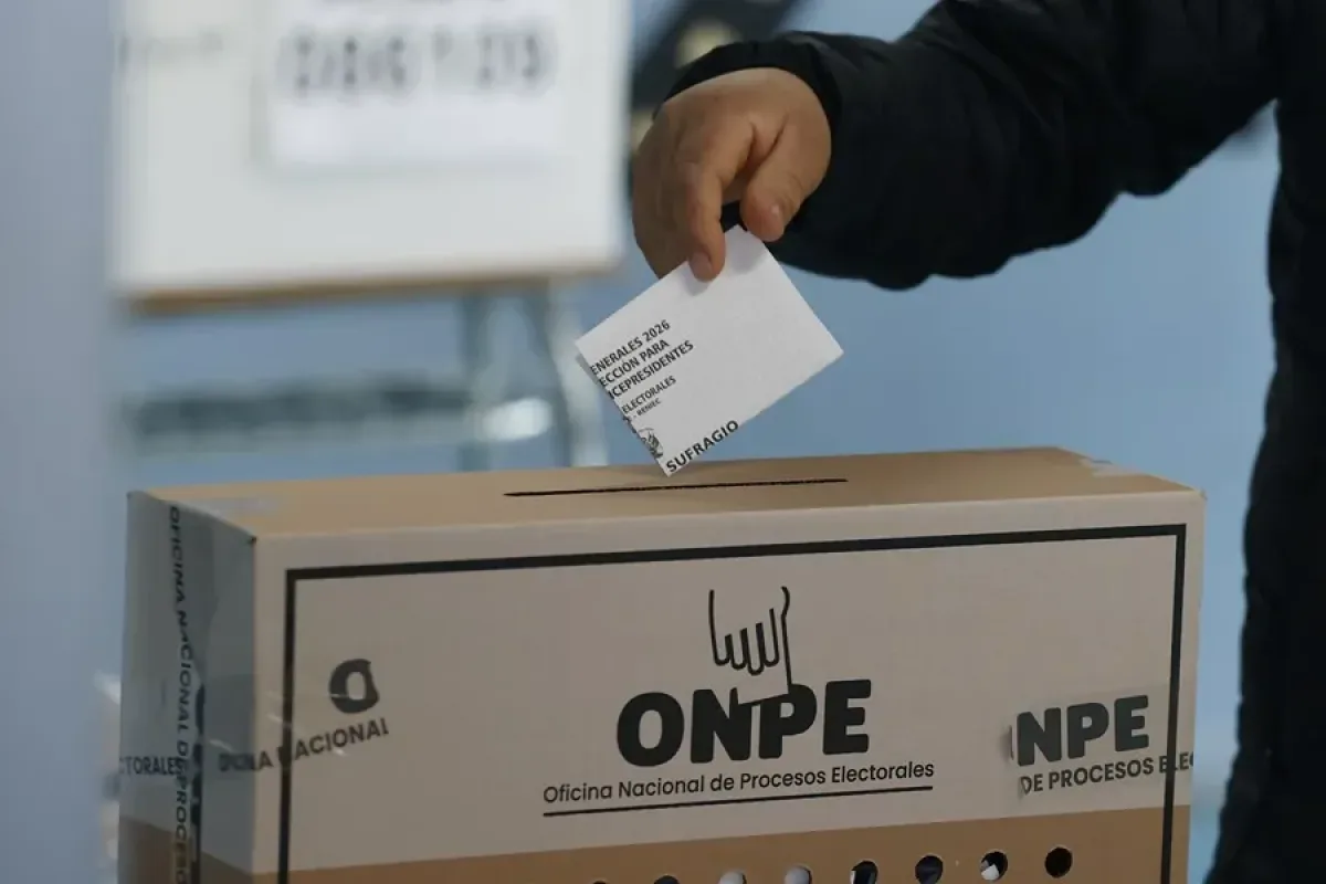 Perú elige autoridades locales en medio de polémica por reelección encubierta de alcaldes
