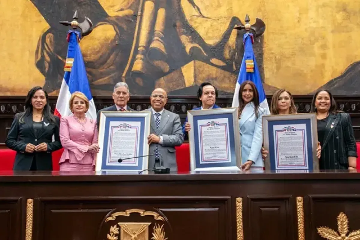 Cámara de Diputados reconoce trayectoria artística de Niní Cáfaro, Leonel Lirio y Janina Rosado
