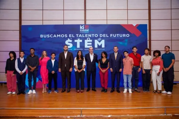 Presidente Abinader y Indotel reconocen a 170 estudiantes ganadores del concurso 'Buscamos el Talento del Futuro'