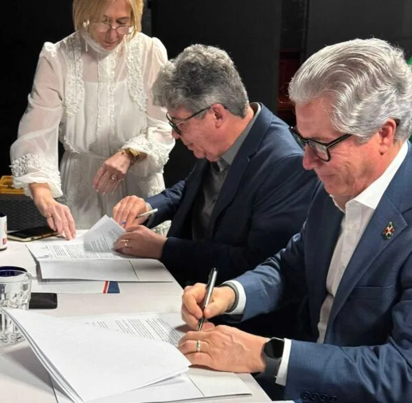 República Dominicana y BS School firman acuerdo para especialización médica en Brasil