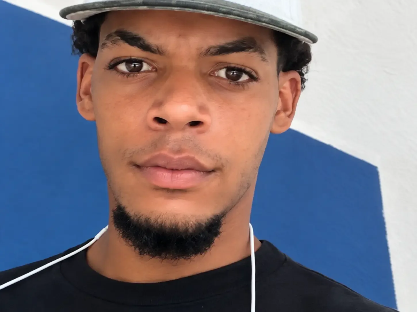 Madre de joven desaparecido en Nagua pide intensificar búsqueda tras hallazgo de prendas