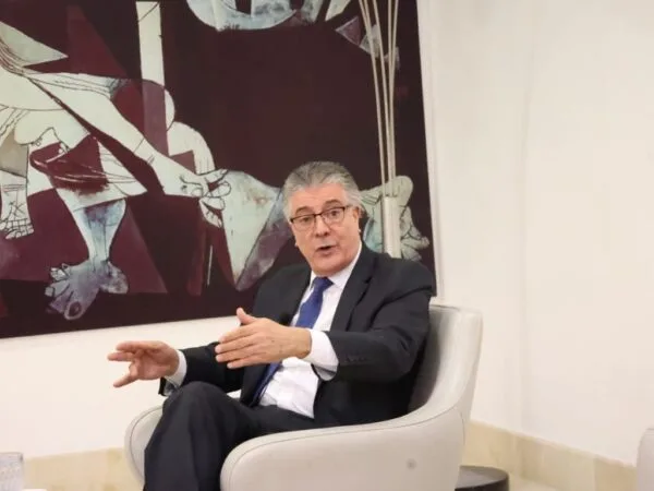 Defensa Pública denuncia hacinamiento de 52 detenidos en destacamento policial de Dajabón