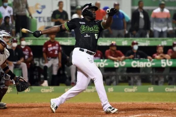 Estrellas readquieren a Sandber Pimentel tras paso por Toros del Este