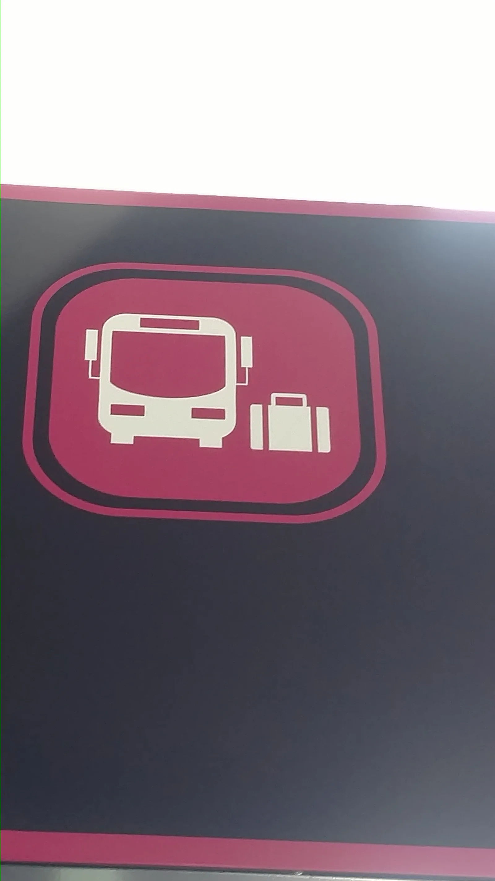 Ciudad Colonial lanza flota de autobuses eléctricos y reabre el Alcázar de Colón
