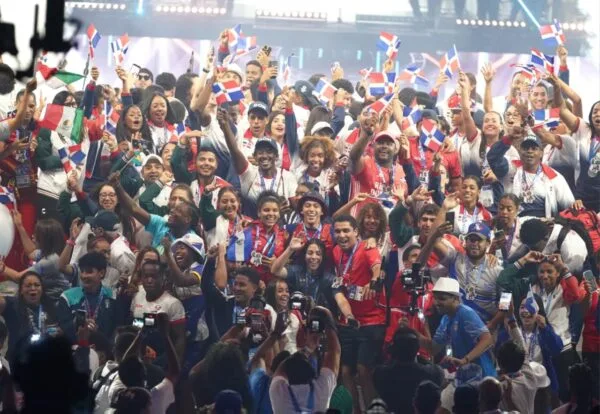 Caravana de atletas dominicanos recorre Santo Domingo tras Juegos Centroamericanos 2026