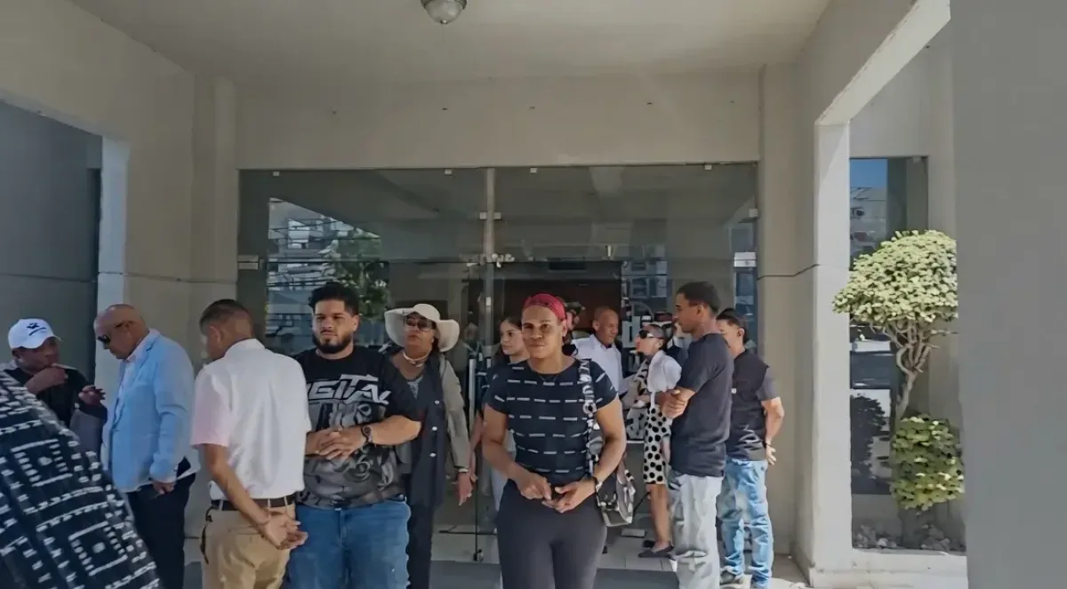 Familiares despiden a Zeneida Socorro Castillo tras asesinato en San Isidro
