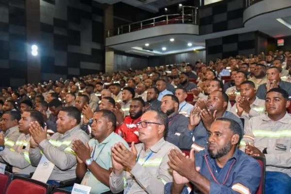 SIE certifica a 300 nuevos técnicos electricistas en Barahona y supera los 5.800 a nivel nacional