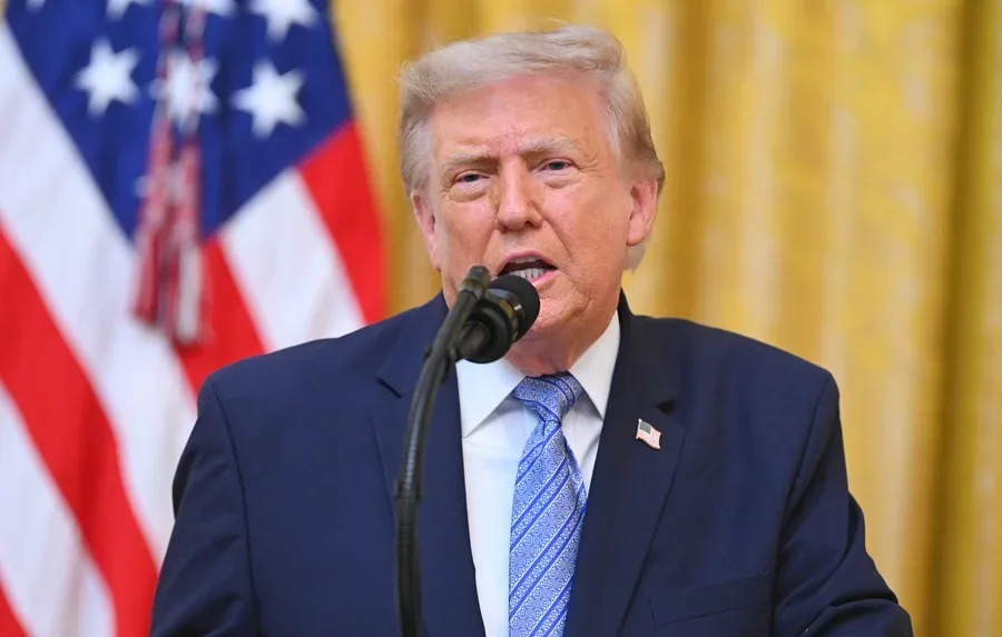 Trump niega preocupación por escasez de municiones y acusa filtraciones traidoras