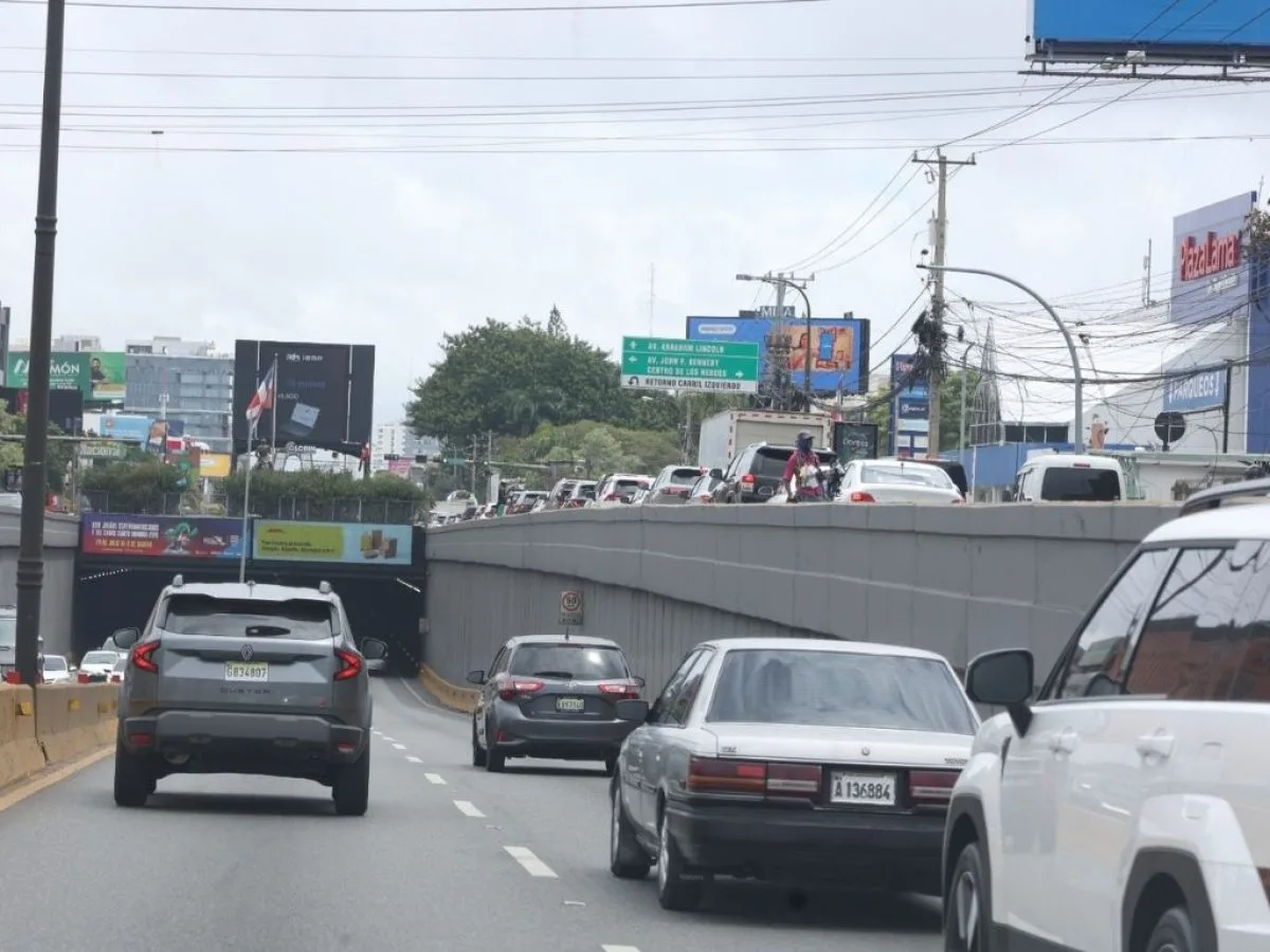 Tiempo de recorrido en vías de Santo Domingo aumenta 44% entre domingo y lunes