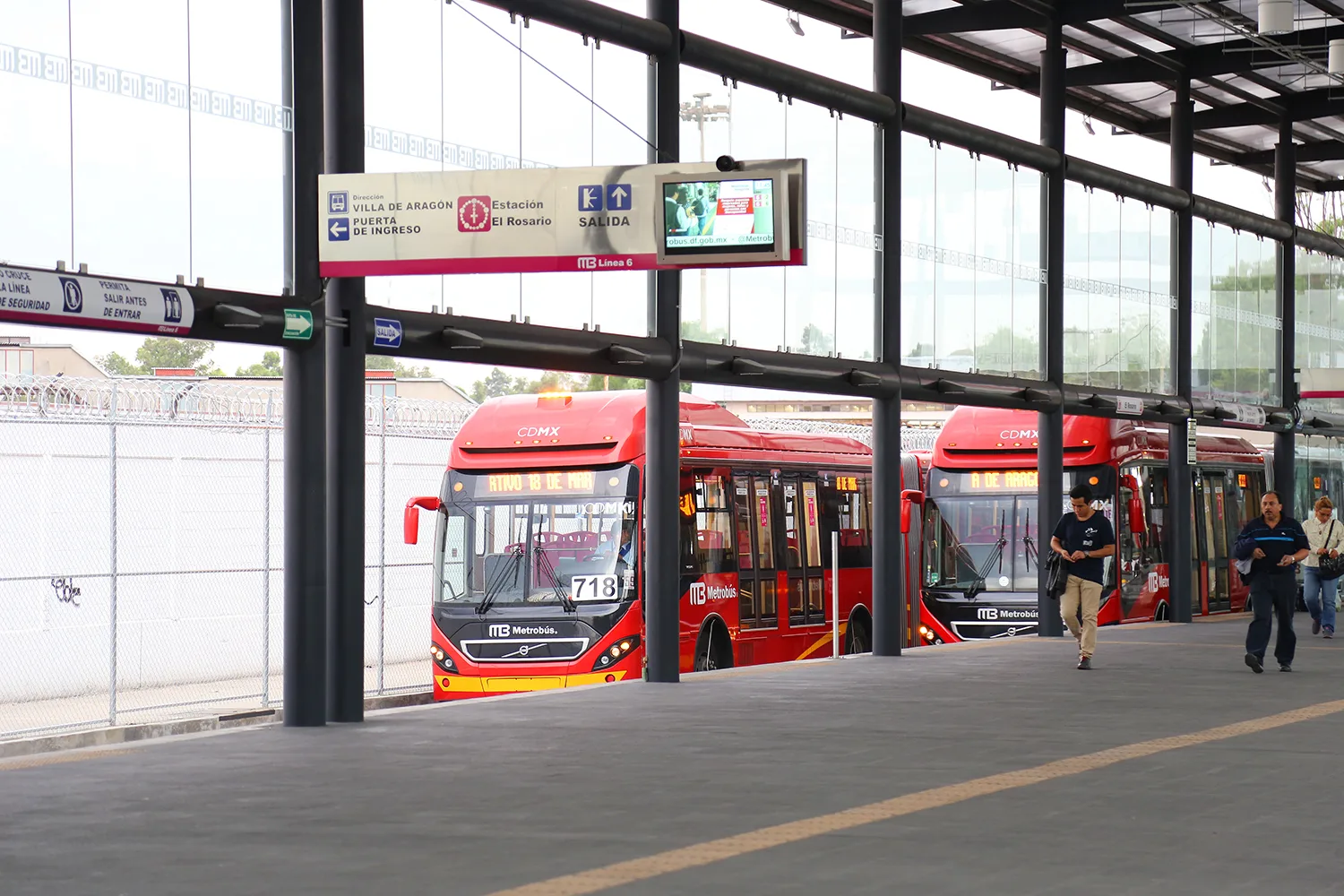 CNTT denuncia que autobuses para transporte público terminaron en manos privadas