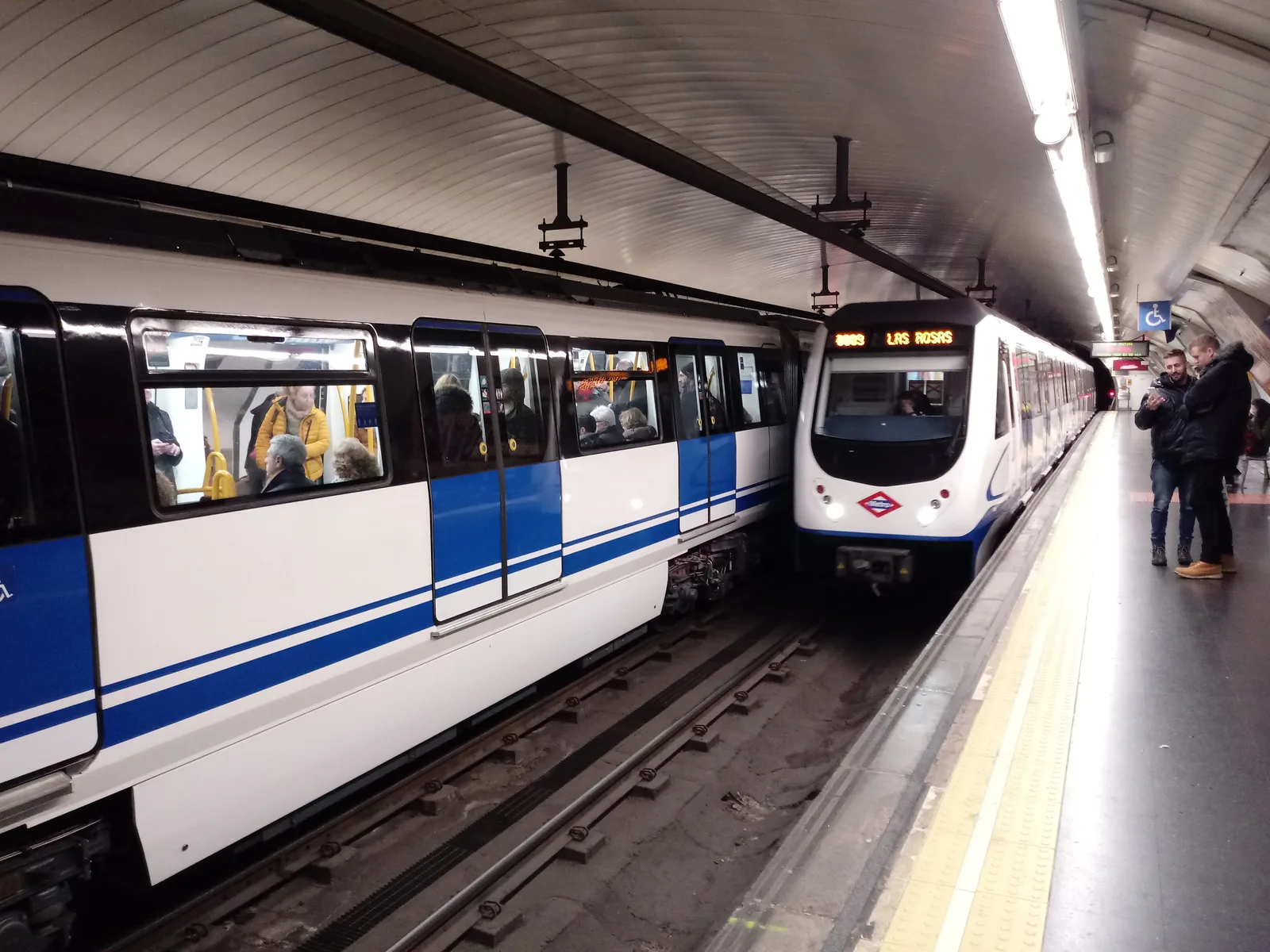 Agentes de seguridad del Metro de Santo Domingo se vuelven virales por baile espontáneo