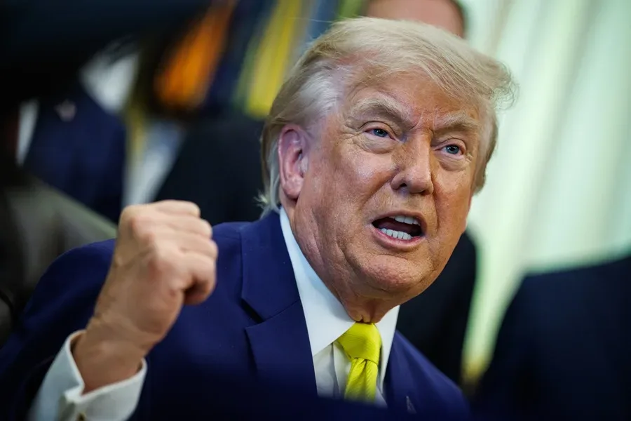 Trump amenaza con bombardear Omán si bloquea diálogo EE.UU.-Irán sobre Ormuz