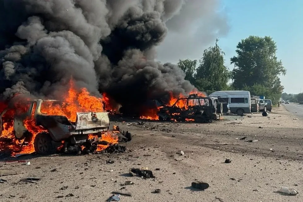 Ucrania lanza casi 800 drones contra Rusia; ataque ruso deja 10 muertos en Járkiv