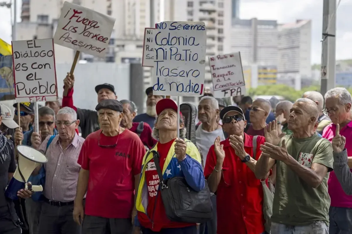 Chavistas protestan contra presencia de EE.UU. y exigen liberación de Maduro y Flores
