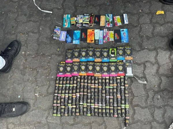 DNCD incauta 100 vapers con marihuana líquida ocultos en carga desde Nueva York