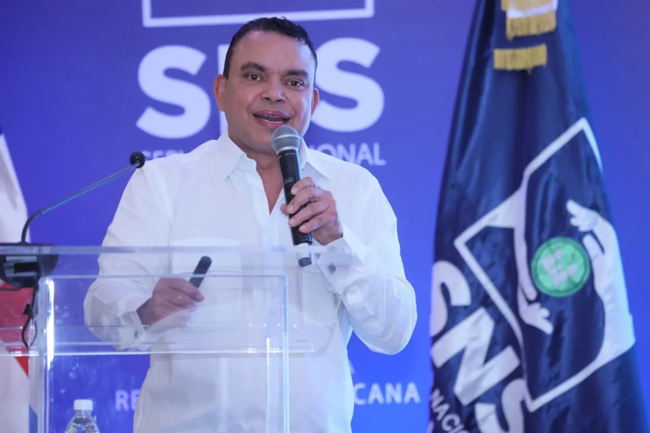 Julio Landrón sustituye a 18 directores de hospitales públicos en República Dominicana