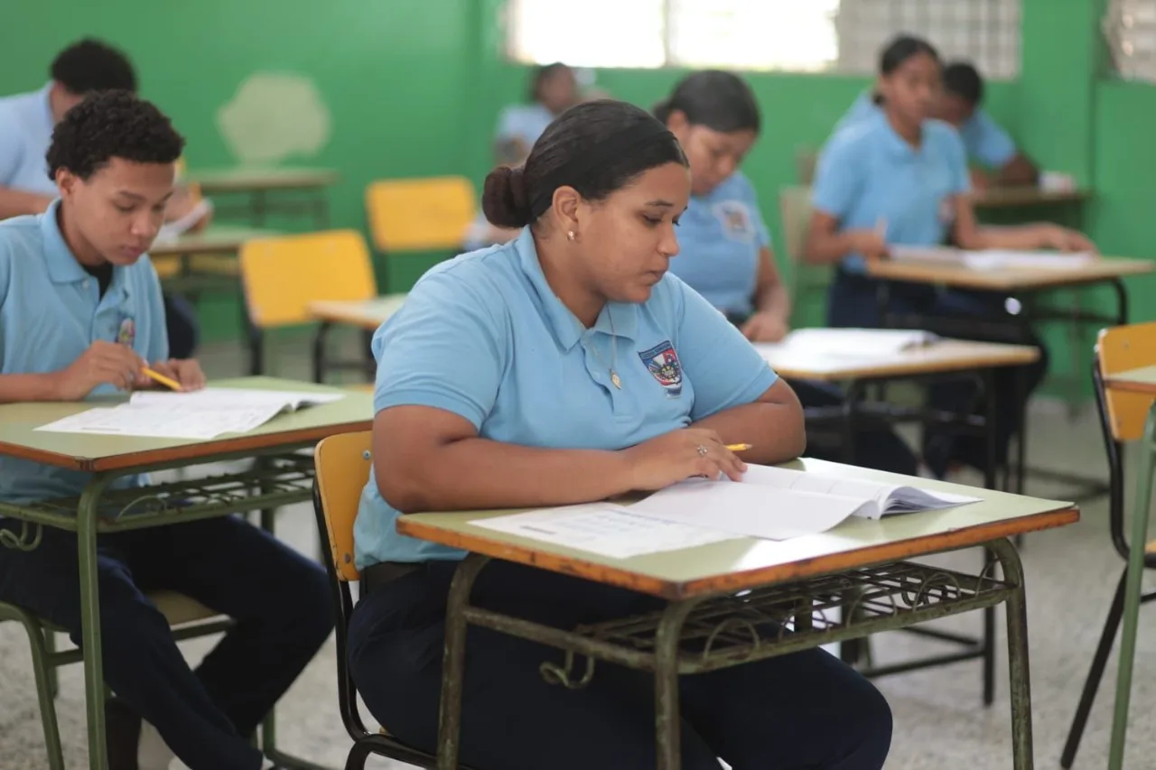 Educa alerta por ausentismo y bajo aprendizaje tras resultados PISA 2025 en RD