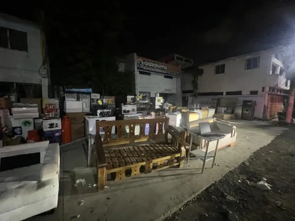 Policía recupera más de 170 objetos y arma tras saqueo en L&R Comercial