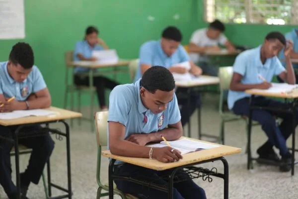 MINERD convoca a 28,000 estudiantes a segunda ronda de Pruebas Nacionales 2026