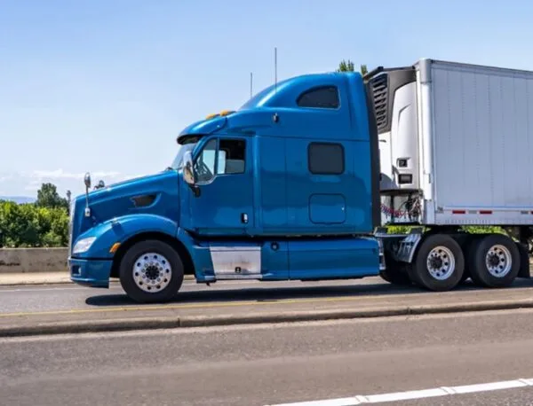 Más de 800 camioneros extranjeros retirados de circulación en EE. UU. por falta de calificación