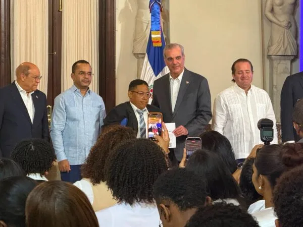 Abinader lidera entrega de 36 mil becas del ITLA para formación tecnológica