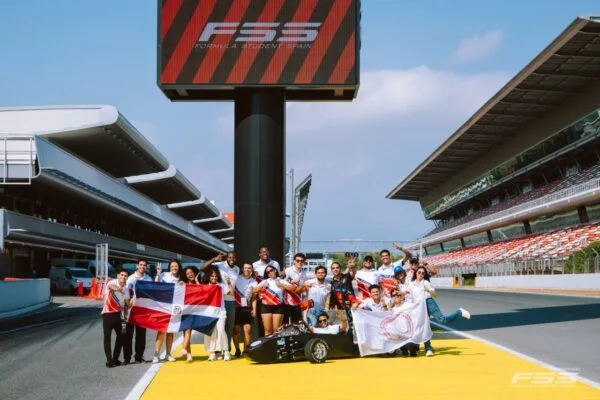 Equipo Apolo 27 GT de INTEC gana premio en Formula Student Spain 2026
