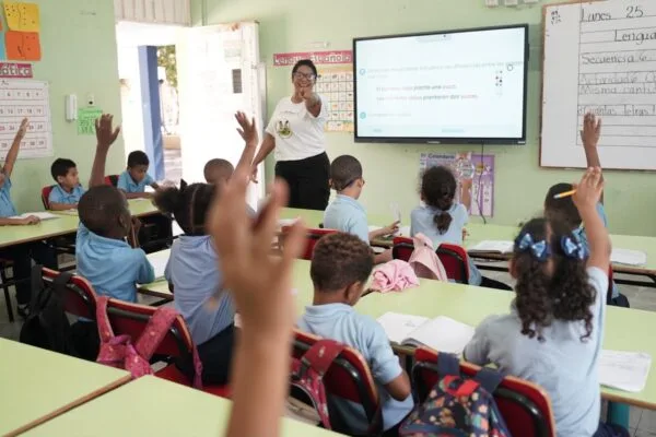 MINERD asegura docentes y aulas para 2026-2027, pero ADP exige nombramientos pendientes