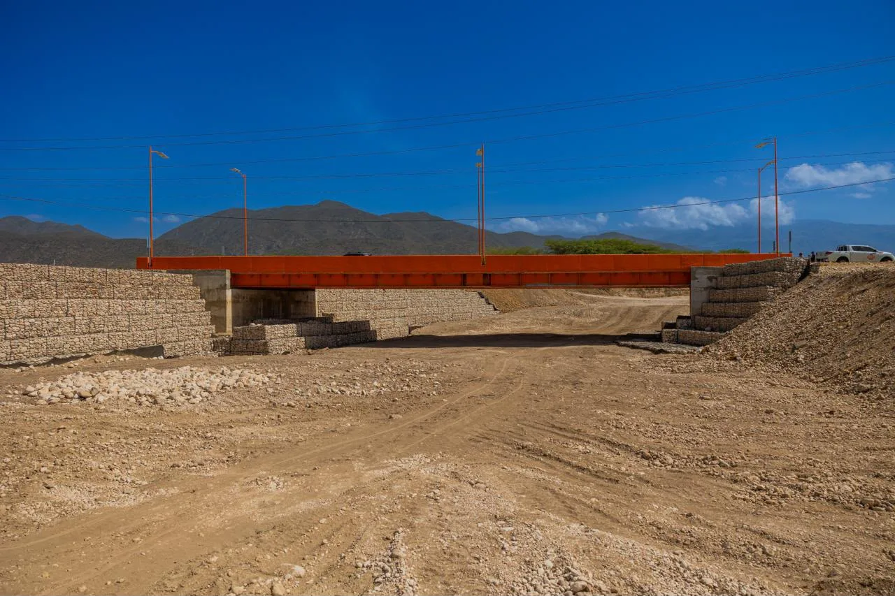Gobierno entrega puente sobre río Penitente y asfalta calles en Independencia