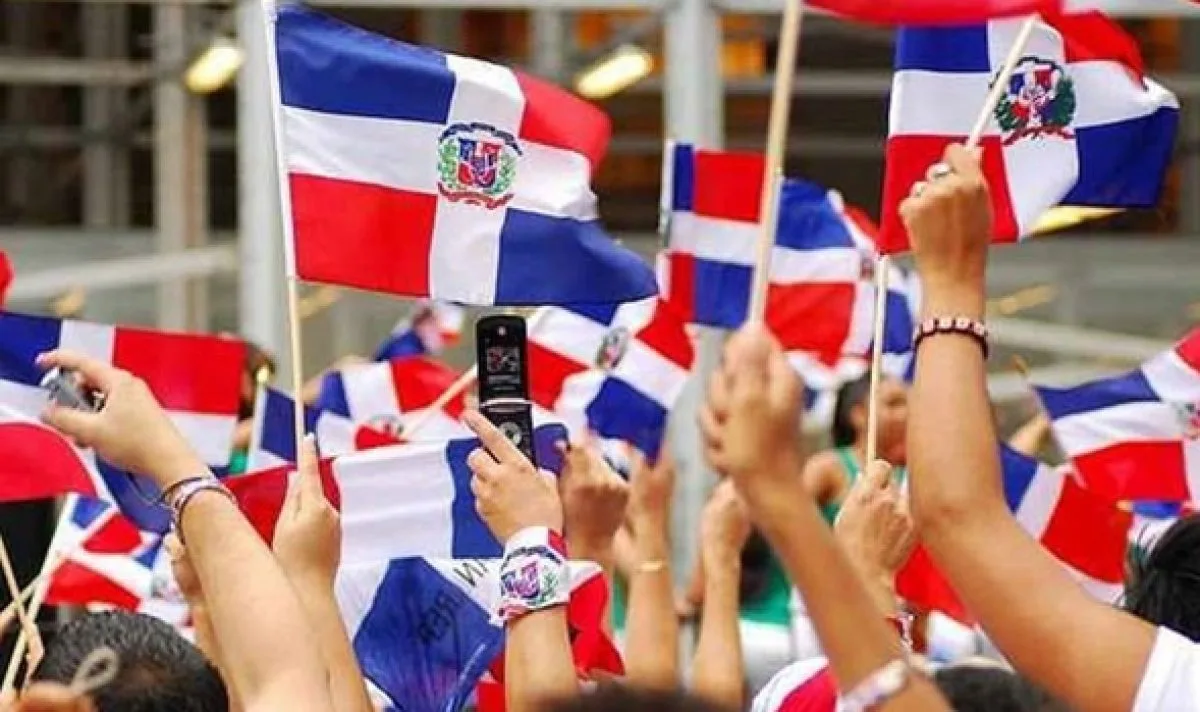 Dominicanos en NY instan a tomar precauciones ante posible aumento de precios por aranceles a Canadá