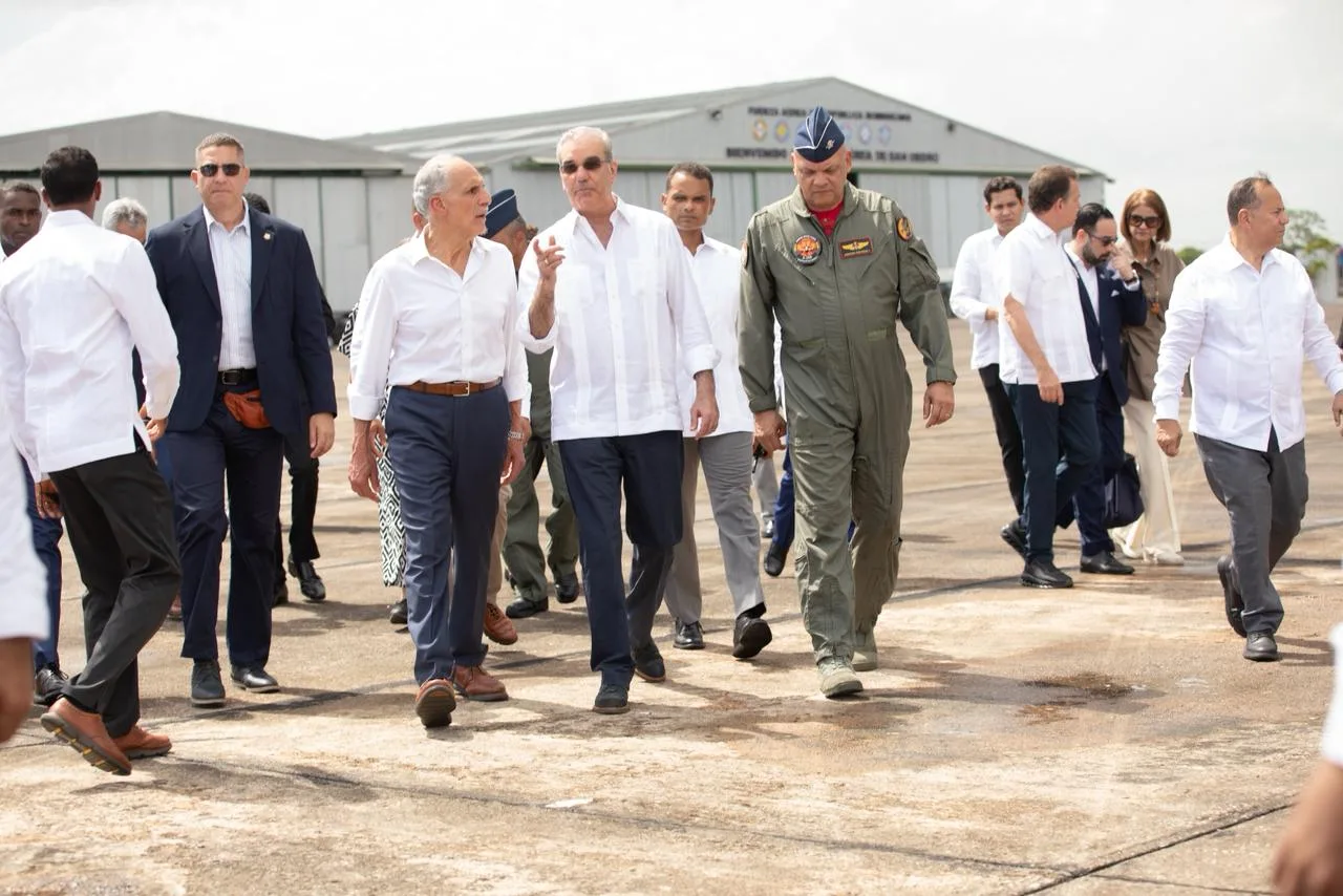 Abinader y presidente de Honduras visitan Base Aérea de San Isidro y avanzan agenda bilateral