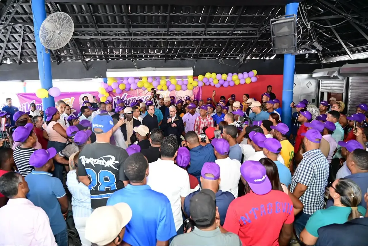 Gonzalo Castillo inicia recorrido por 62 municipios rumbo a consulta interna del PLD