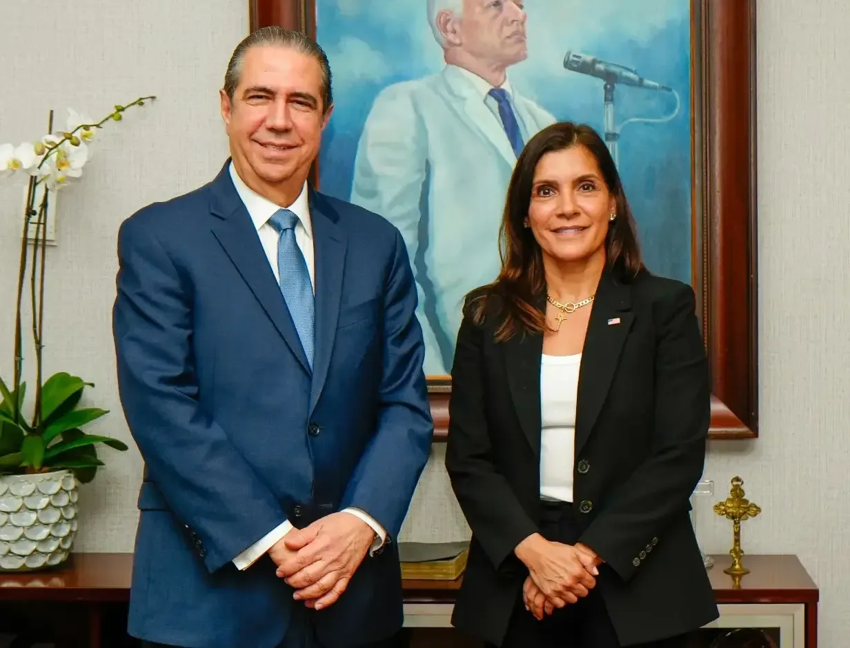 Embajadora de EE.UU. se reúne con candidato presidencial del PLD Francisco Javier García