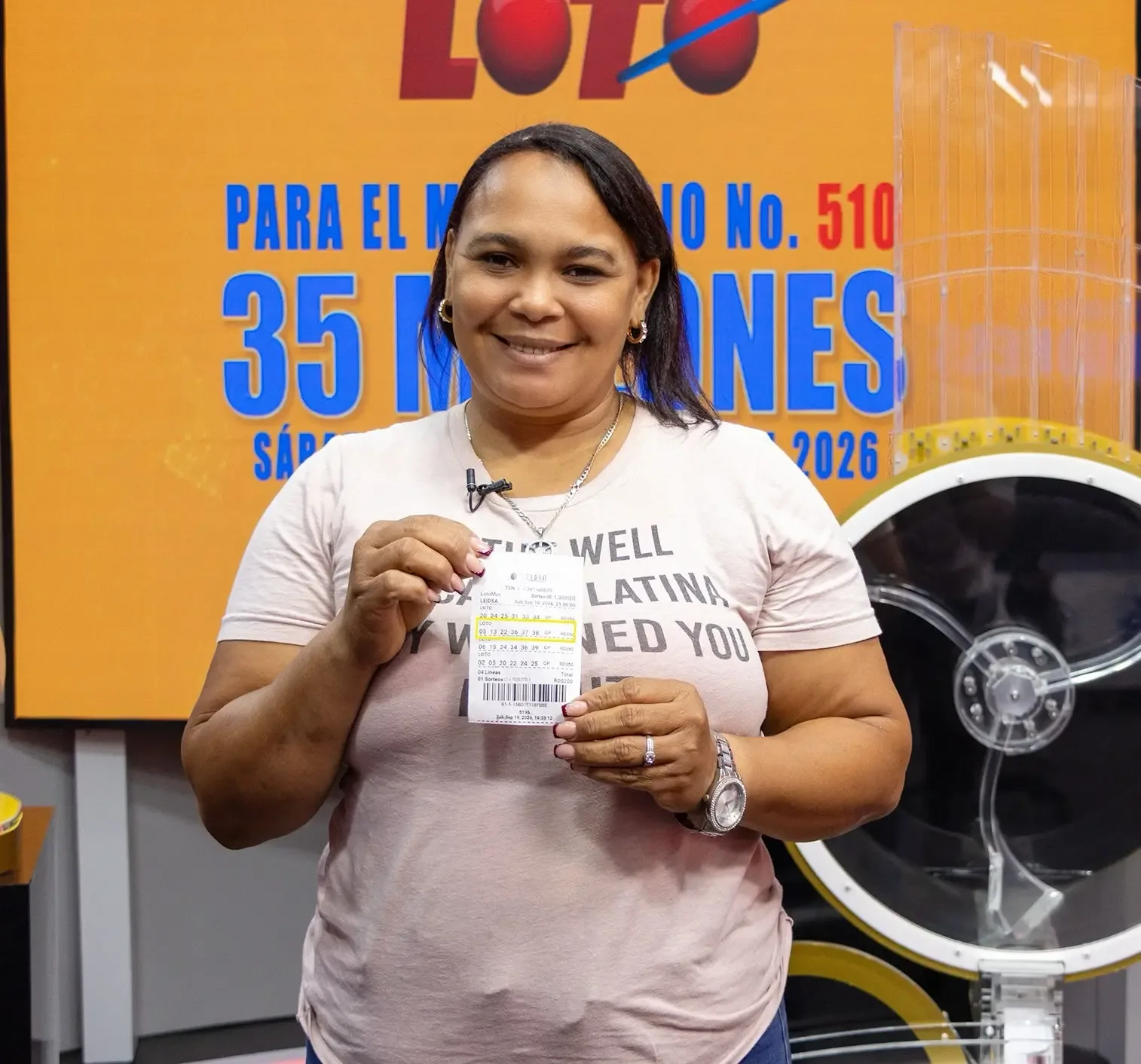 Ganadora del Loto reclama premio de 35 millones de pesos en Santo Domingo Norte