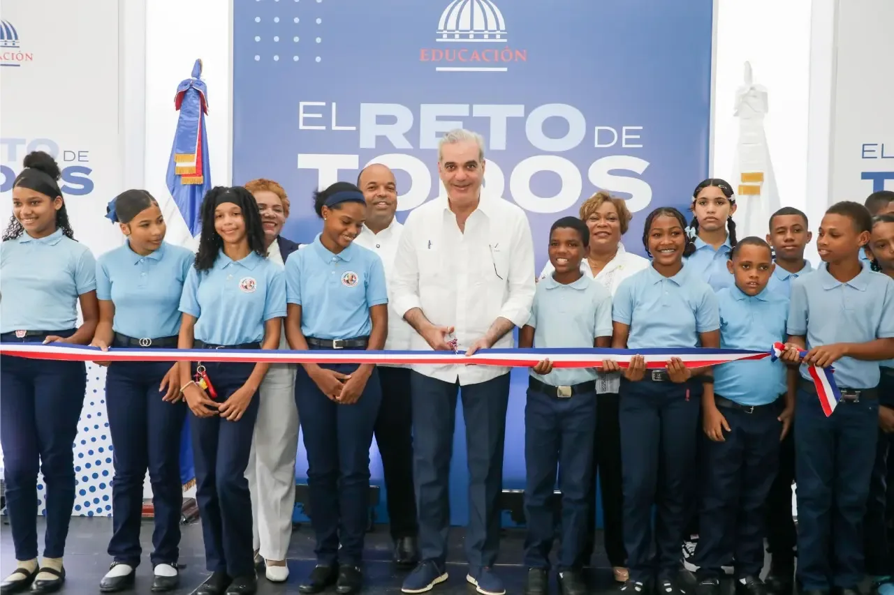 Presidente Abinader inaugura Centro Educativo Minerva Guzmán en Pedro Brand