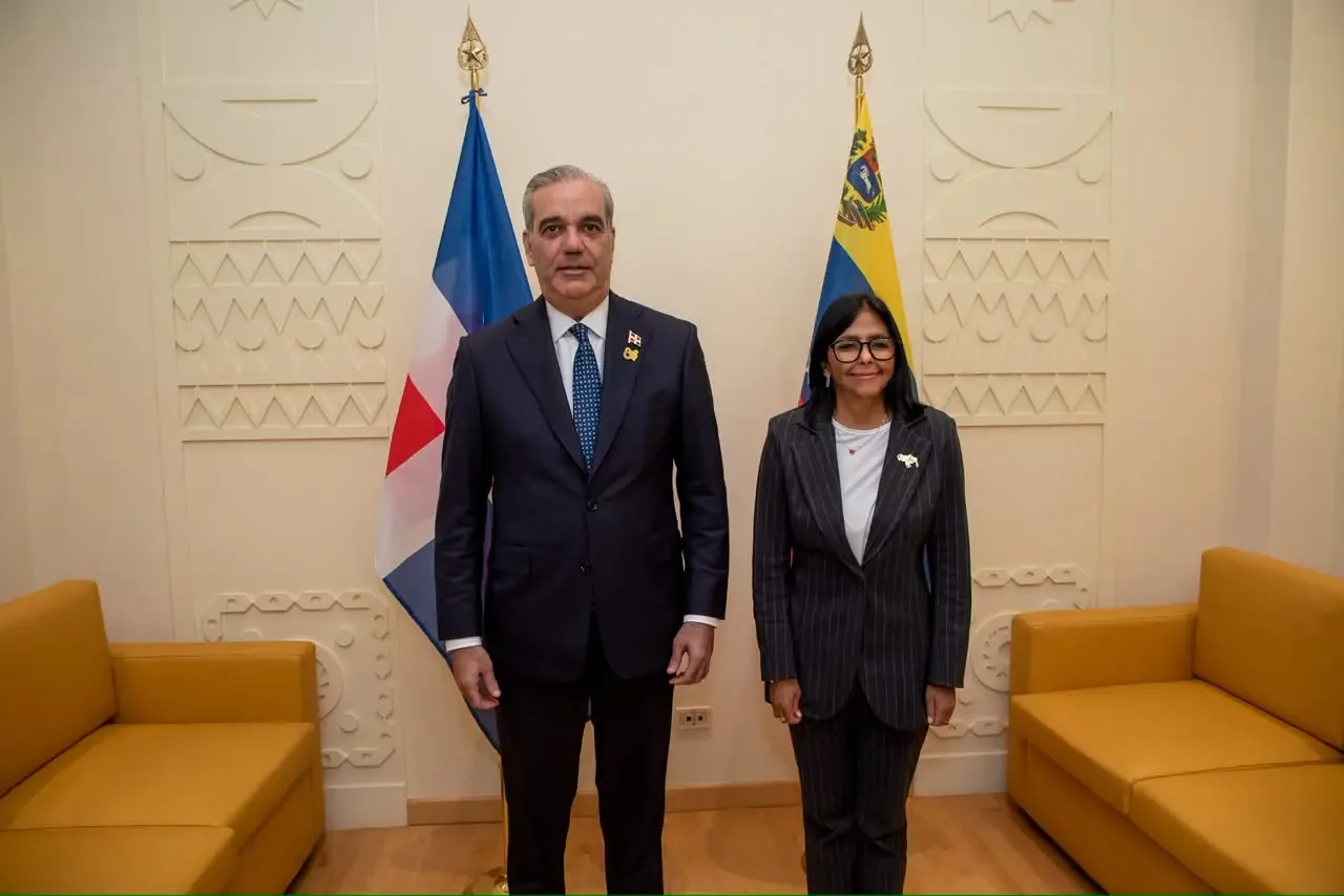 Abinader y Rodríguez abordan cooperación energética, consular y deportiva en Roma