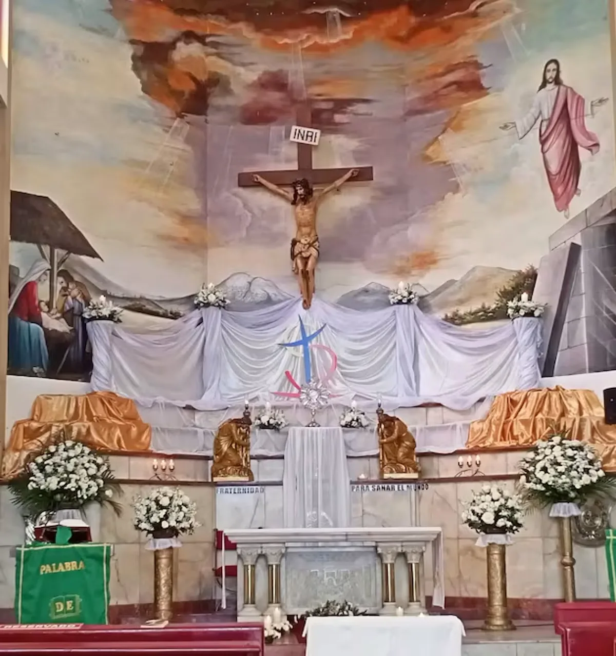 Sacerdote fallece tras caerle cruz de madera durante misa en Guayaquil