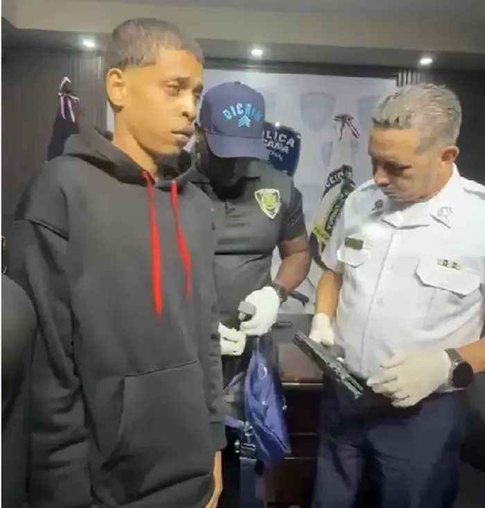 Joven se entrega a la Policía tras asalto en Villa María captado en video
