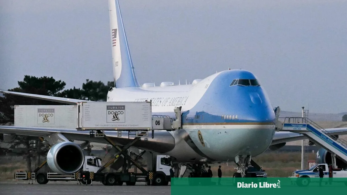 Trump fue trasladado en secreto a otro avión dejando a periodistas como señuelo ante posible amenaza iraní
