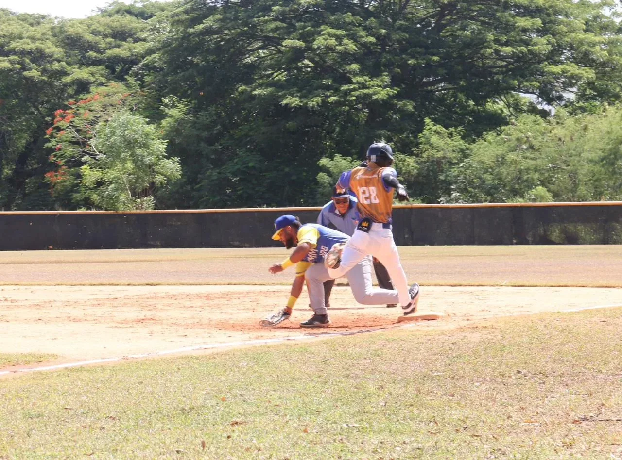 República Dominicana aprueba nuevo reglamento para supervisar béisbol y proteger menores