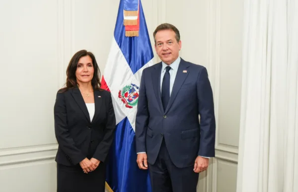 Bisonó inicia gestión en Cancillería con reunión clave con embajadora de EE.UU.