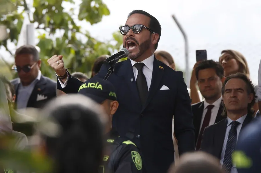Autoridades desactivan autobús bomba cerca de Cali antes de investidura presidencial