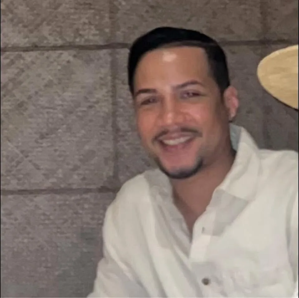 Dominicano hallado muerto con heridas de arma blanca en edificio de lujo de Queens