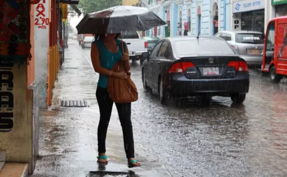 COE eleva a alerta amarilla tres provincias por lluvias intensas de onda tropical
