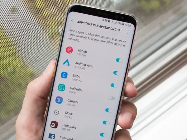 Ataques de pantalla falsa: el fraude invisible que roba contraseñas desde el celular